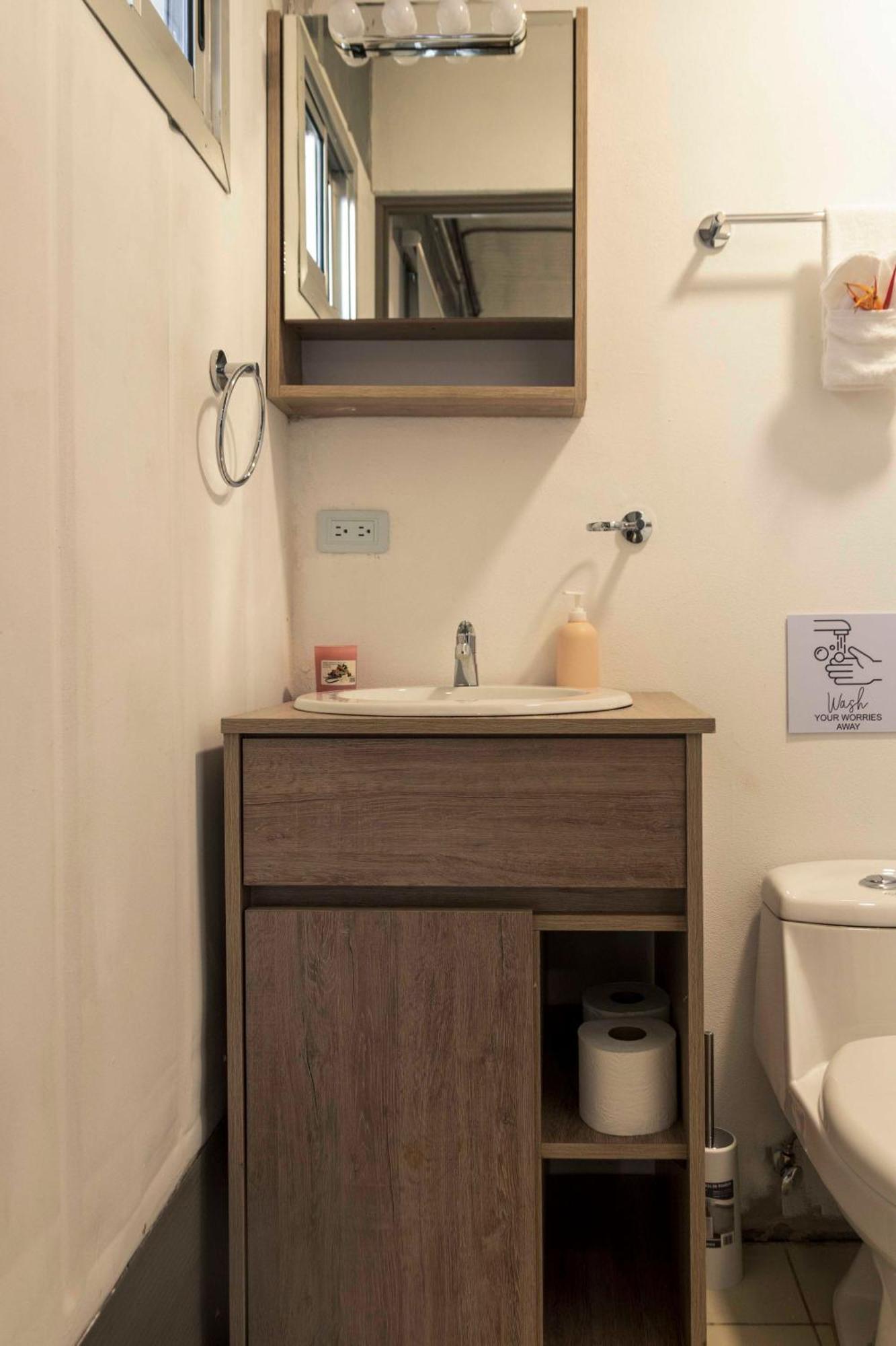 Emi'S Place Container Living Увита Экстерьер фото