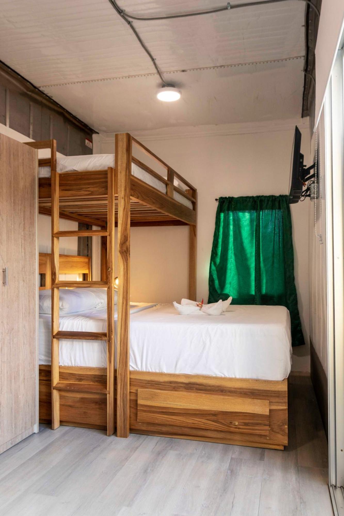 Emi'S Place Container Living Увита Экстерьер фото